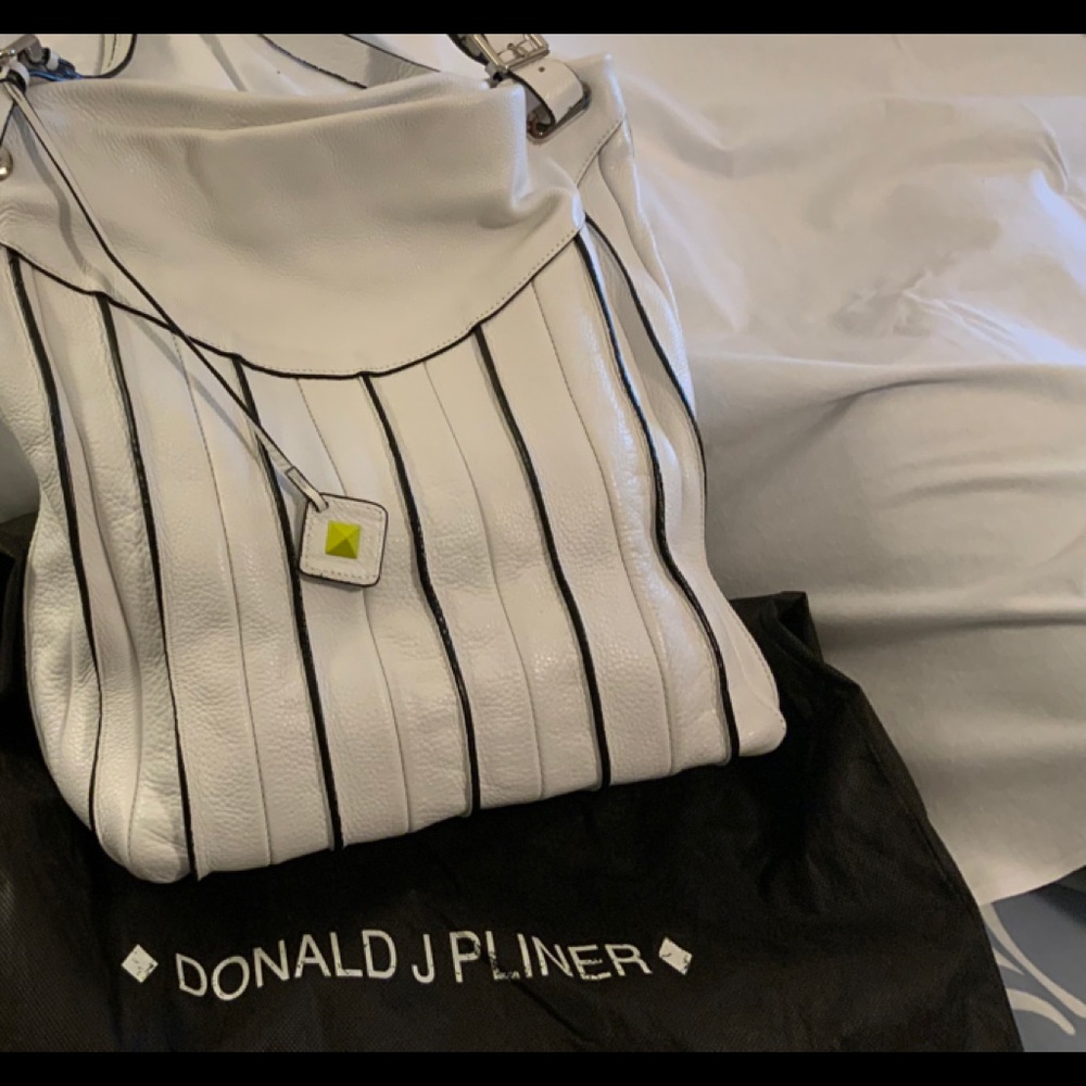 DONALD J.PLINER white large leather bag with striped black lines. Soft.